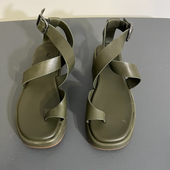 NWOT CASLON Audrina Toe Loop Sandal in Green Moss (7) - Picture 4 of 13